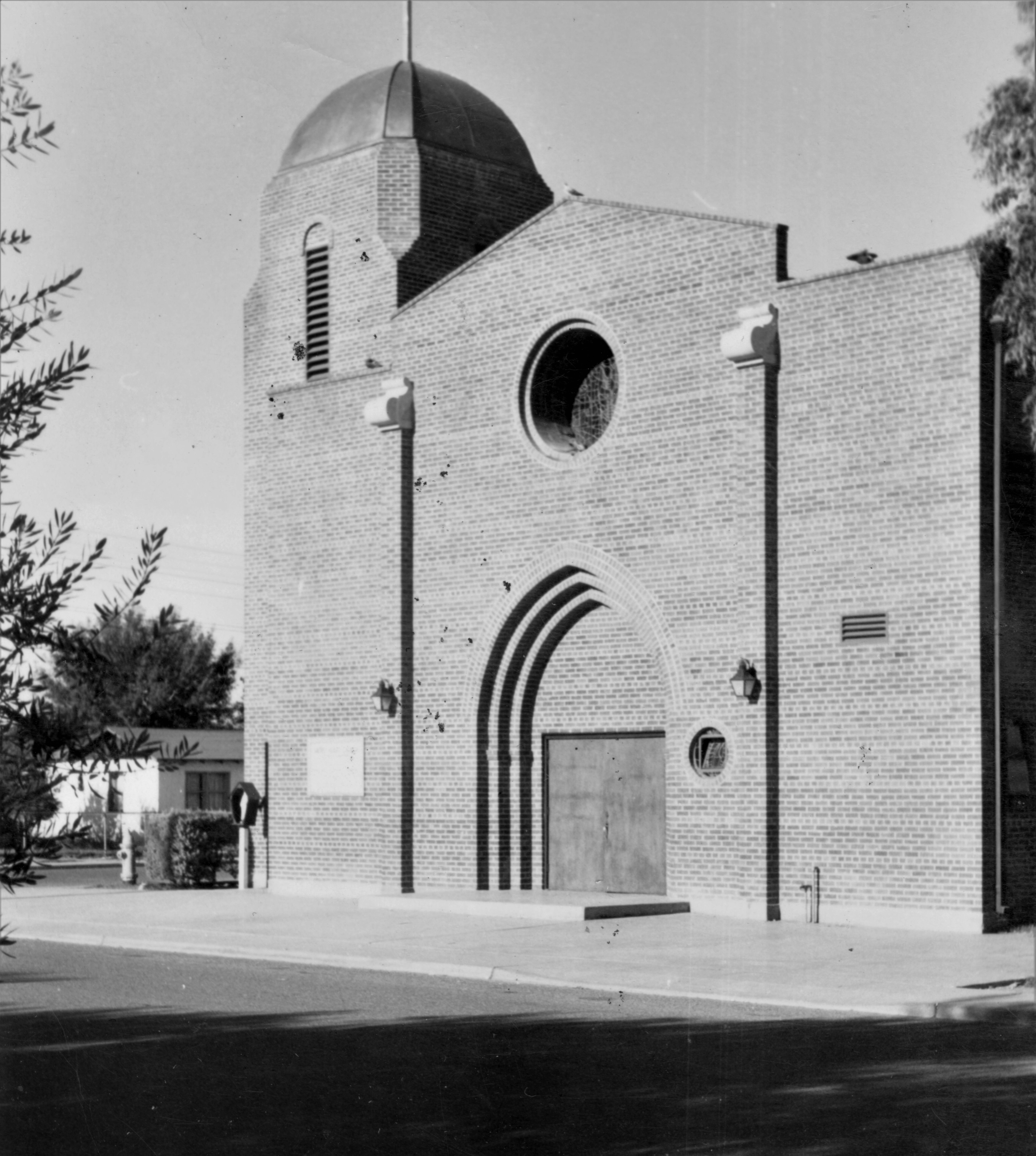 old-view-of-church-in-black-and-white
